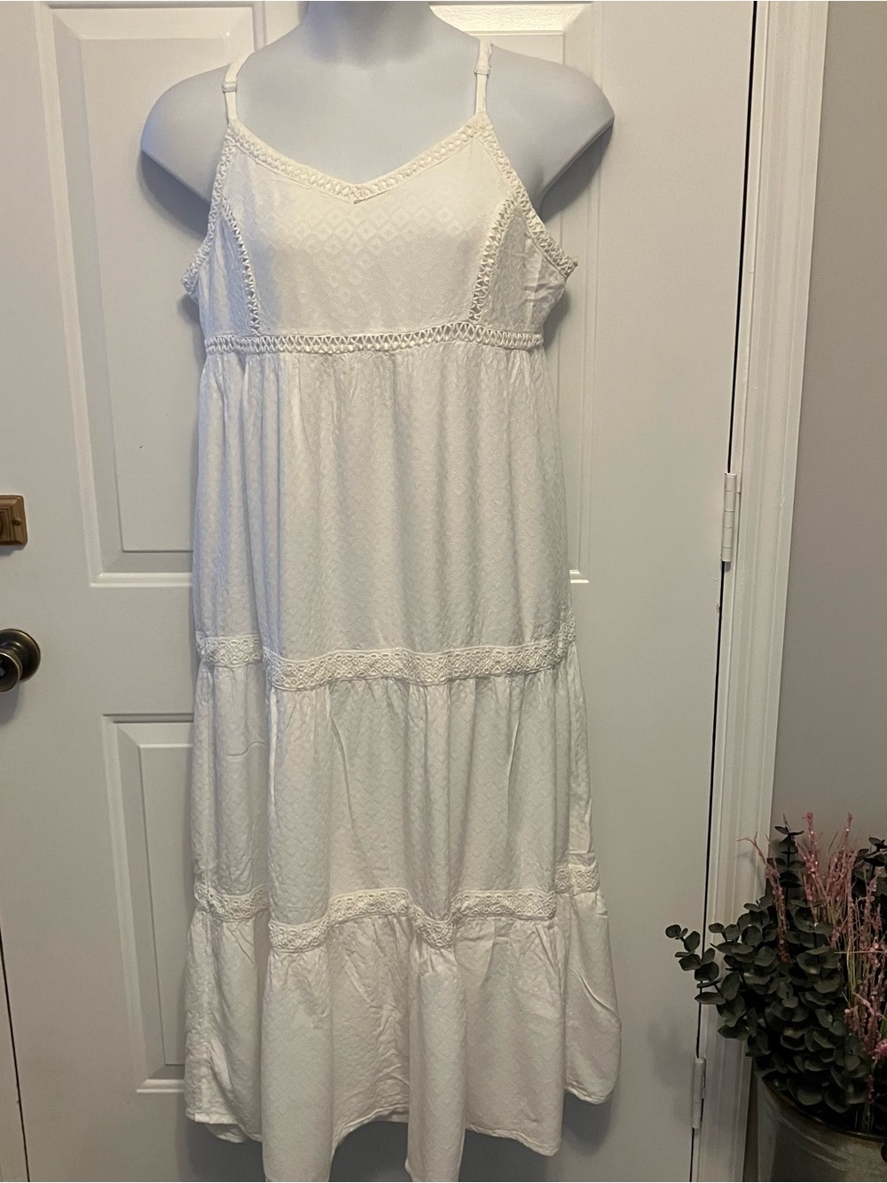Joie White Gauze Maxi Dress Size XL Embroidered Lined Rayon Women’s